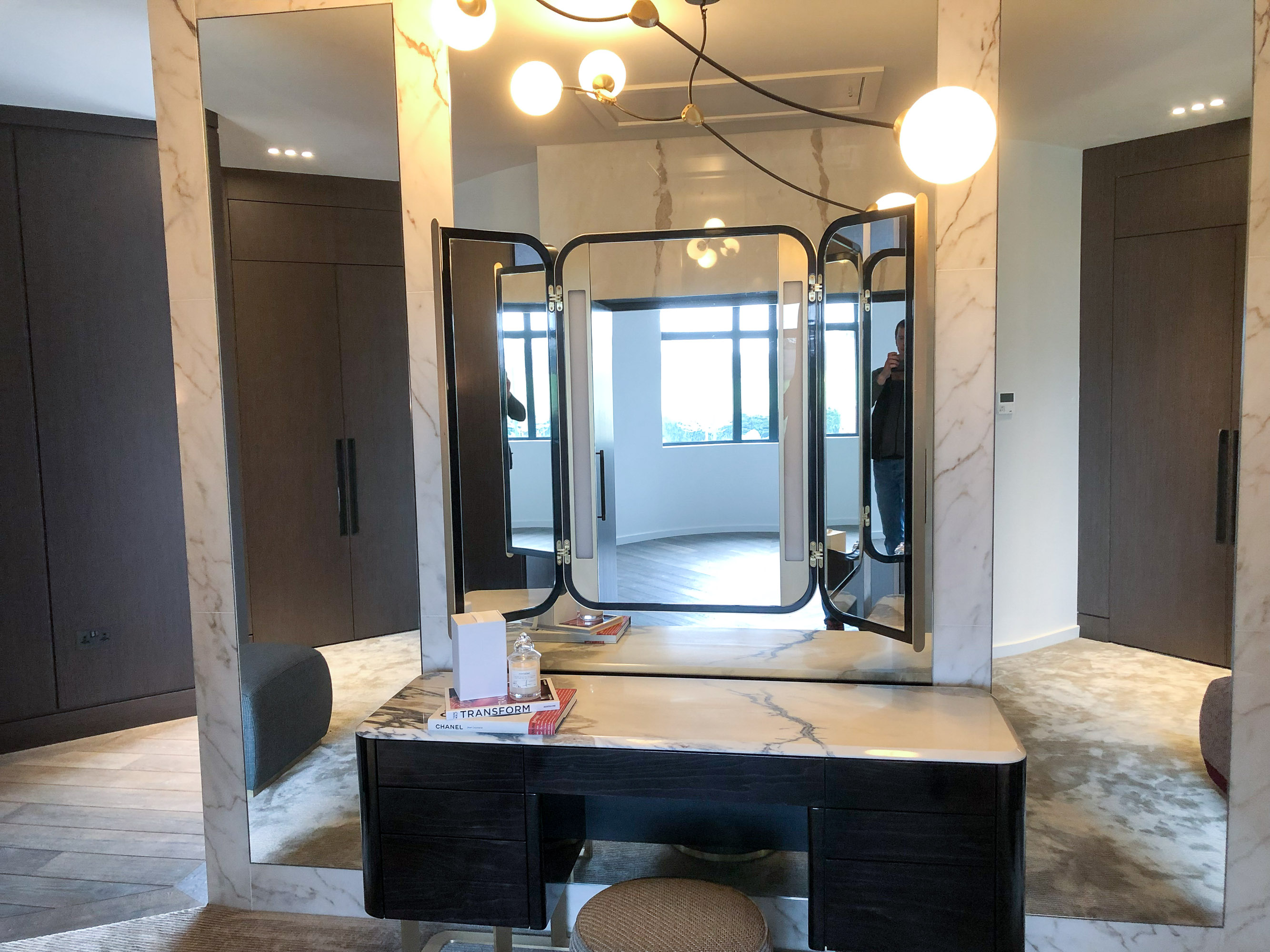 Custom Mirror Frames complete your space with a talking point / Harten Frameworks