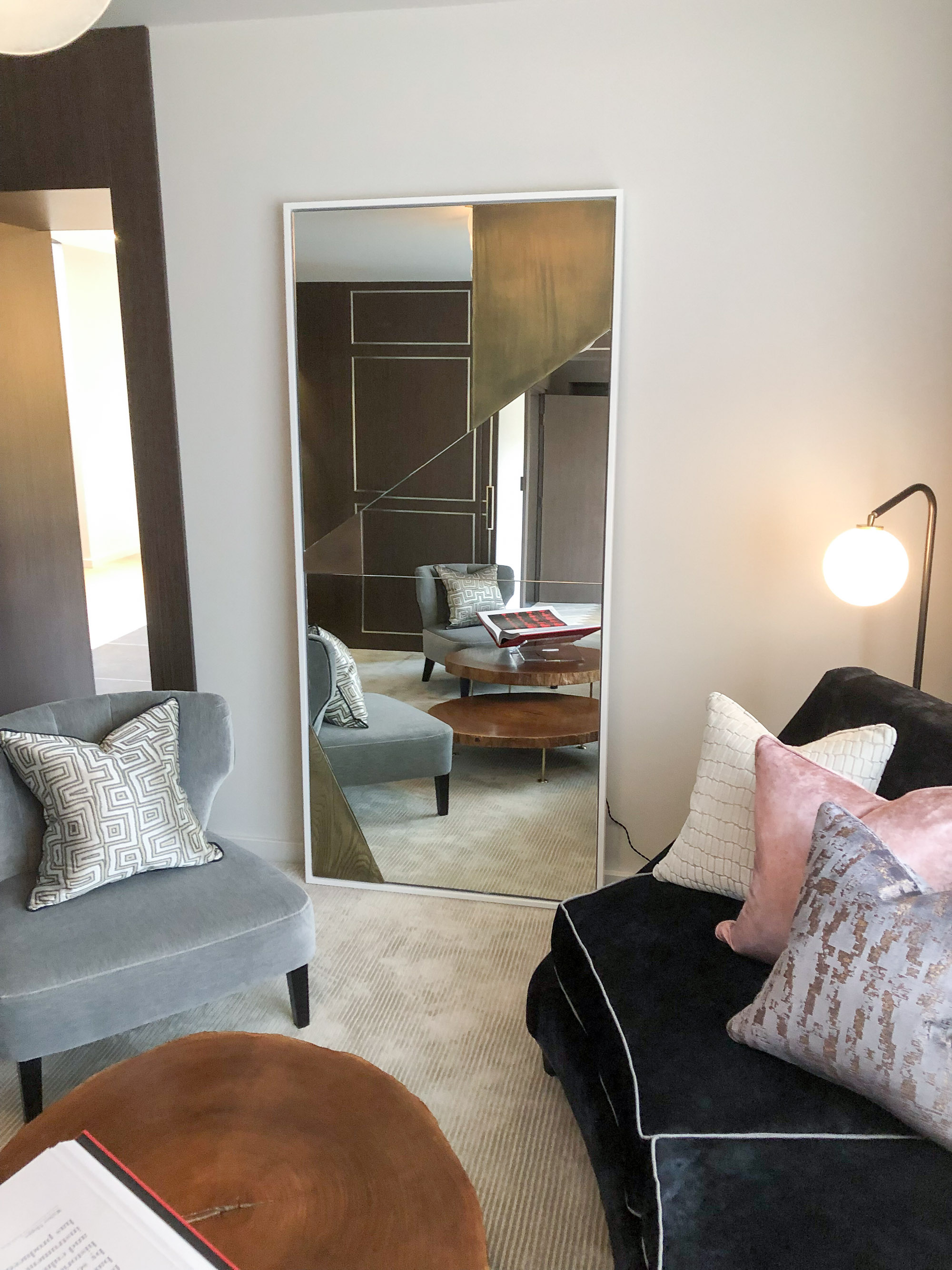 Custom Mirror Frames complete your space with a talking point / Harten Frameworks